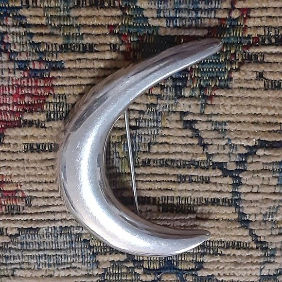 Simple silver tone large statement piece Moon brooch 2"X2" celestial pin - Picture 1 of 3